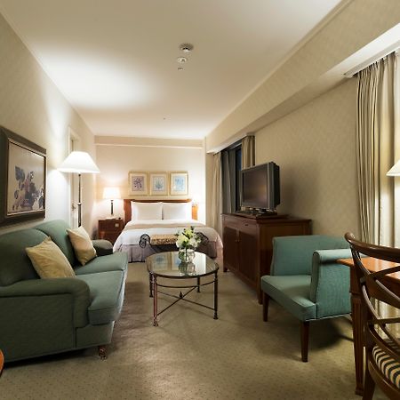 Nagoya Kanko Hotel Buitenkant foto A suite at the Four Seasons Hotel, Tokyo