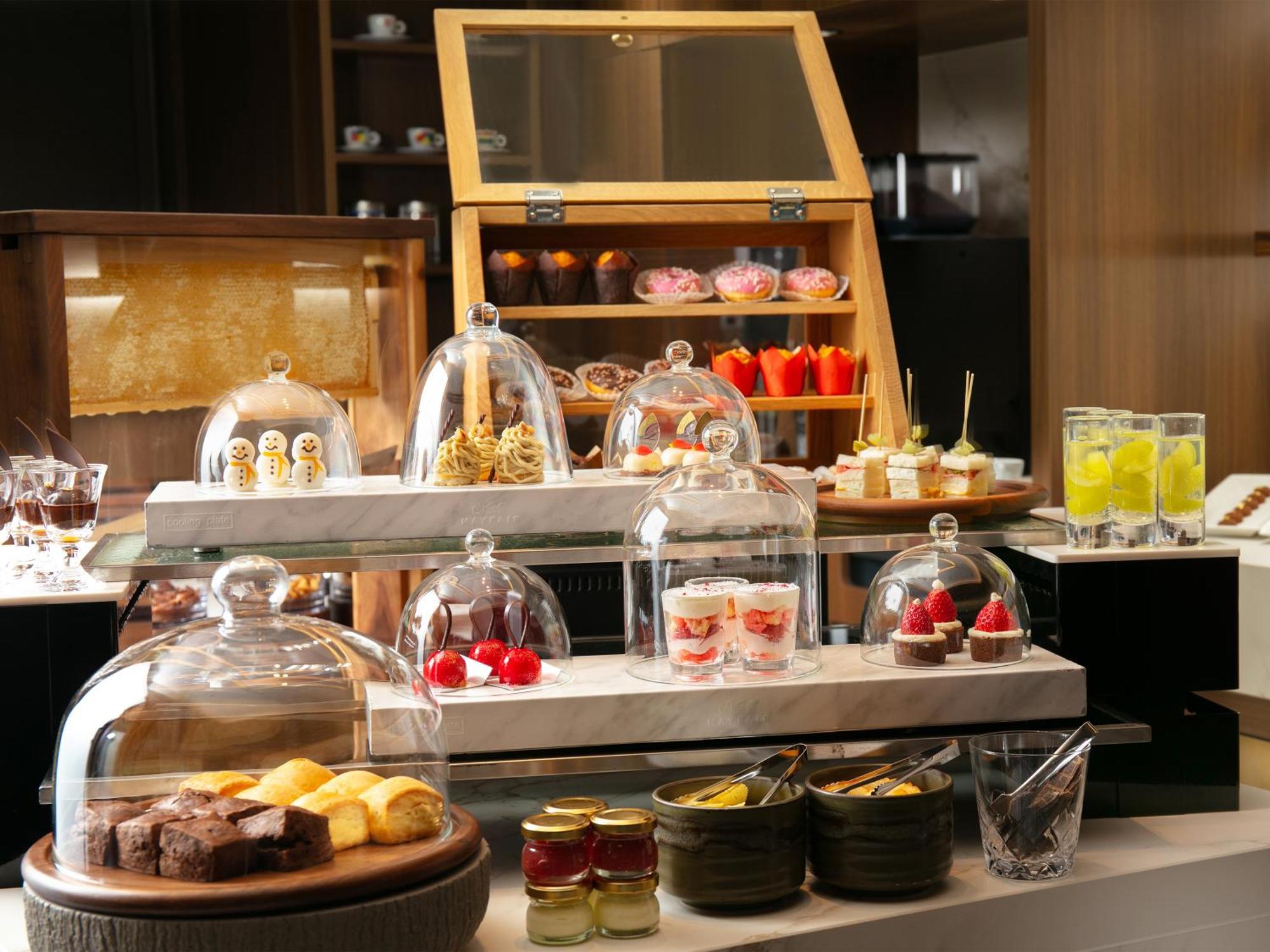 Nagoya Kanko Hotel Buitenkant foto A dessert buffet