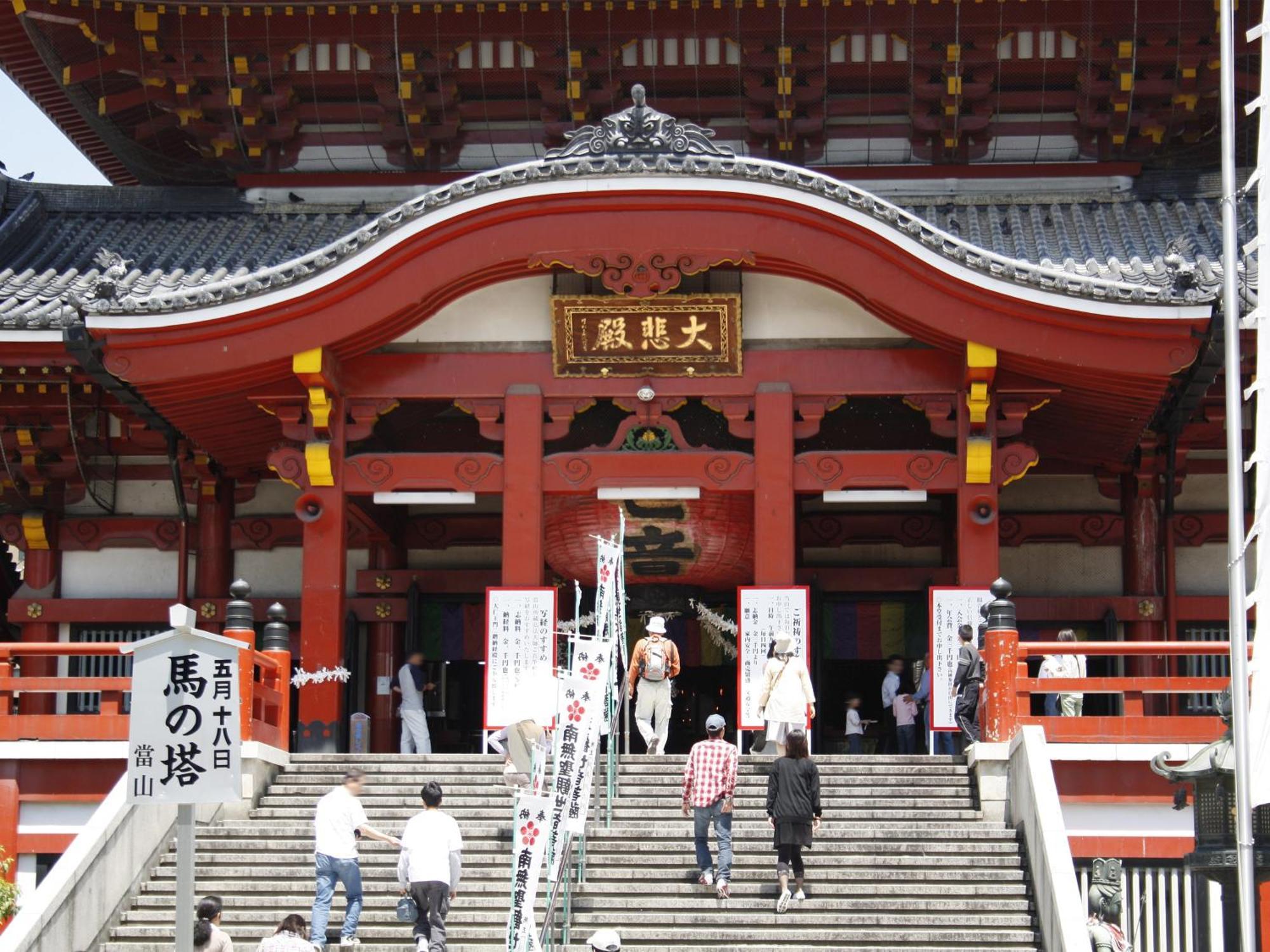 Nagoya Kanko Hotel Buitenkant foto Entrance to the shrine