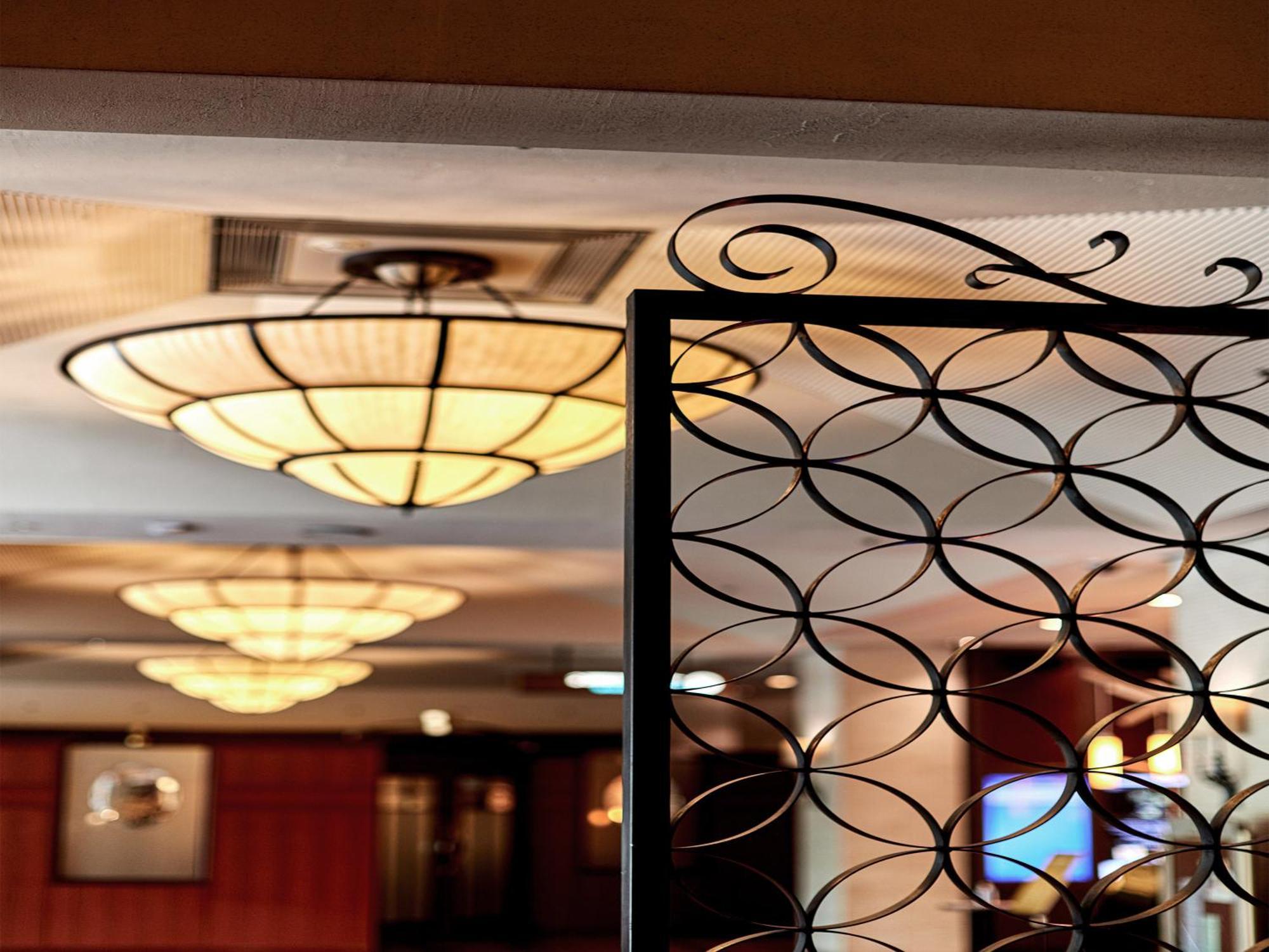 Nagoya Kanko Hotel Buitenkant foto Wrought iron room divider