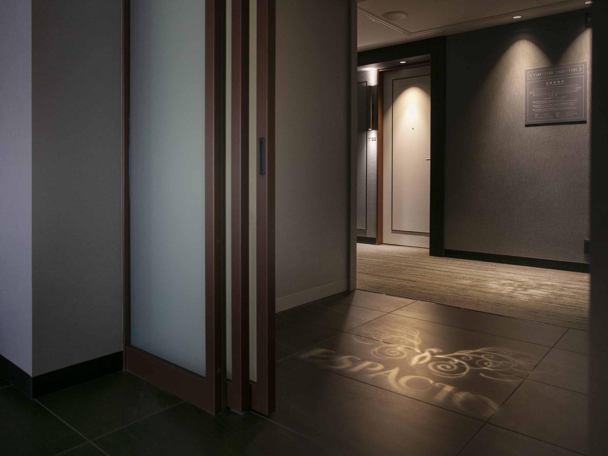 Nagoya Kanko Hotel Buitenkant foto A corridor in a hotel