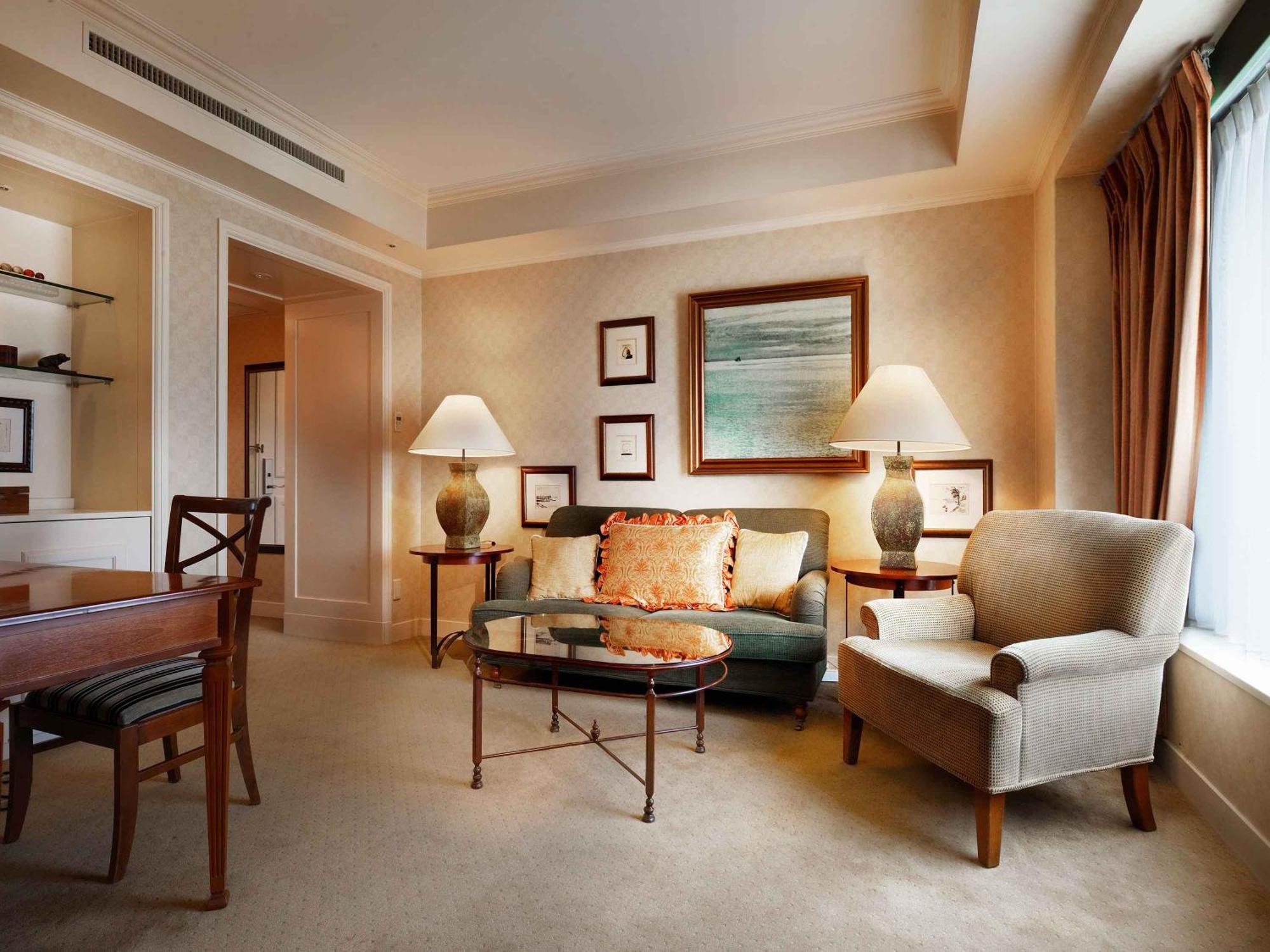 Nagoya Kanko Hotel Buitenkant foto A living room at The Carlyle