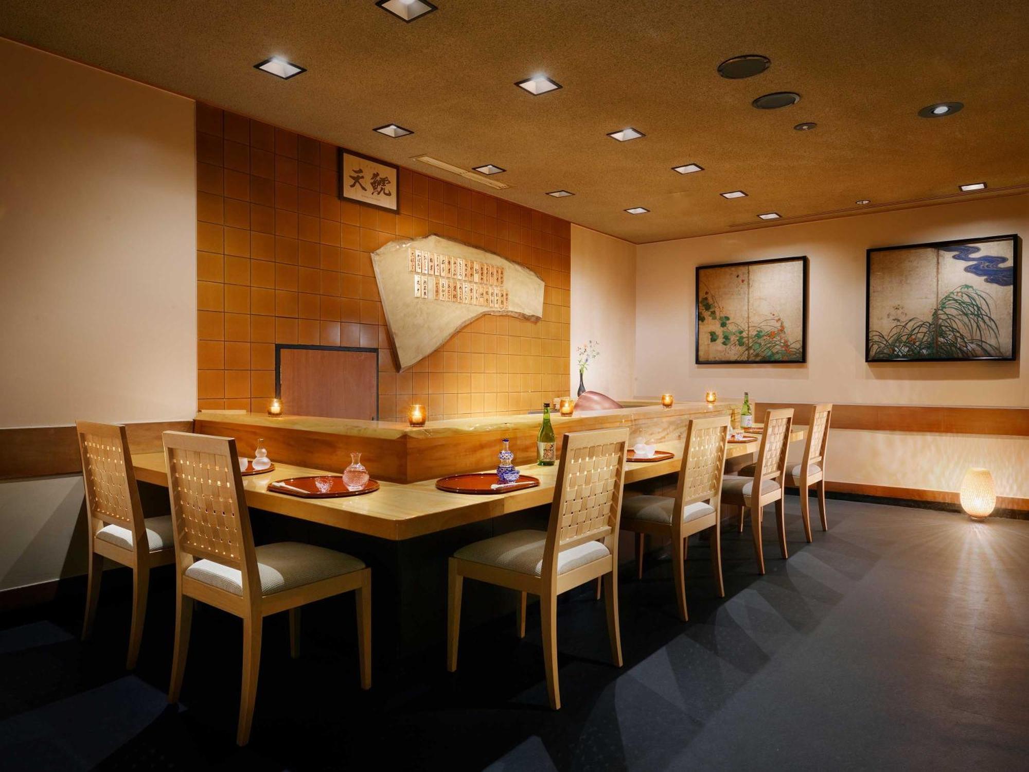 Nagoya Kanko Hotel Buitenkant foto Interior of a sushi restaurant in Tokyo